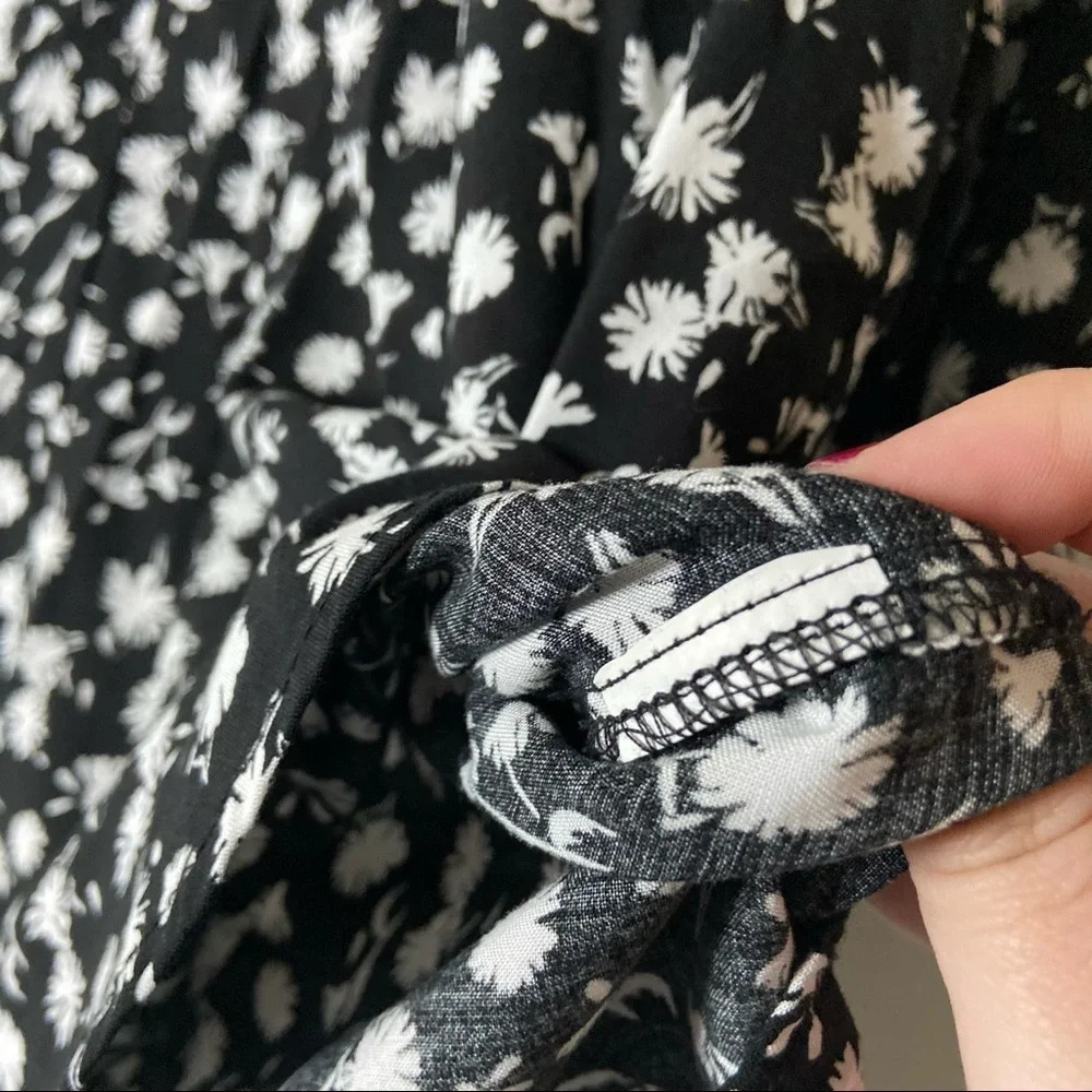 Cotton On Dandelion Print V Neck Blouse Medium Black White Boho Minimalist - Picture 8 of 12